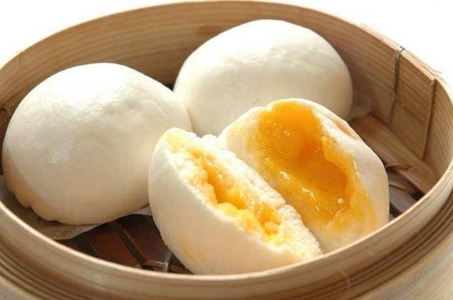 Steamed Egg Custard Bun 奶黃流沙包